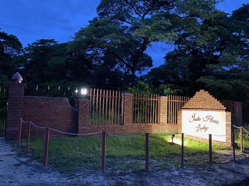 Juda Haus Lodge Katima Mulilo Bagian luar foto