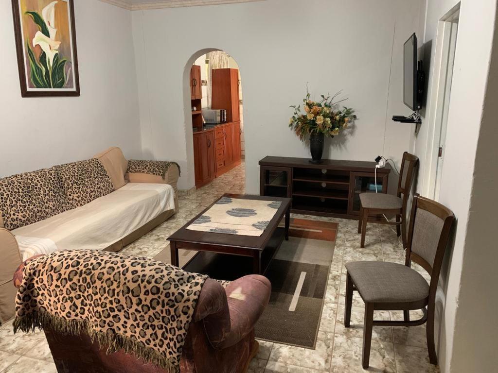 Juda Haus Lodge Katima Mulilo Bagian luar foto